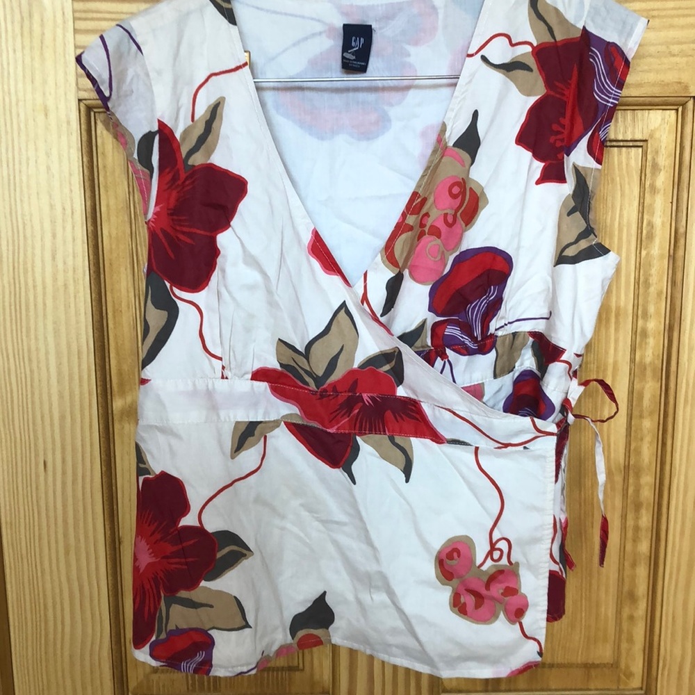 Gap summer shirt